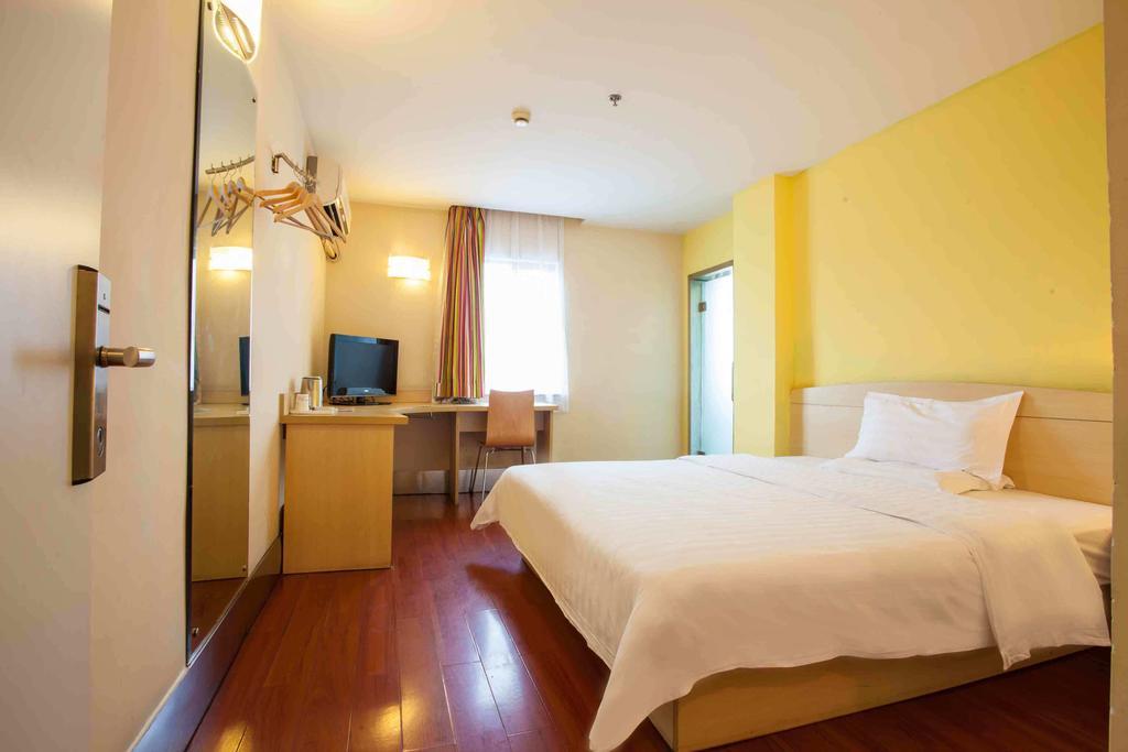 7Days Inn Changsha Jingwanzi International Furniture Square Чанша Номер фото